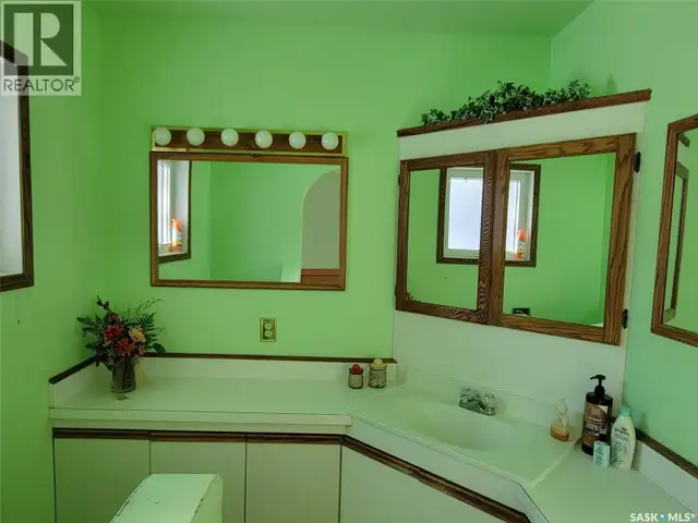 33 Main STREET Willow Bunch Rm No. 42, Saskatchewan in Houses for Sale in Moose Jaw - Image 18