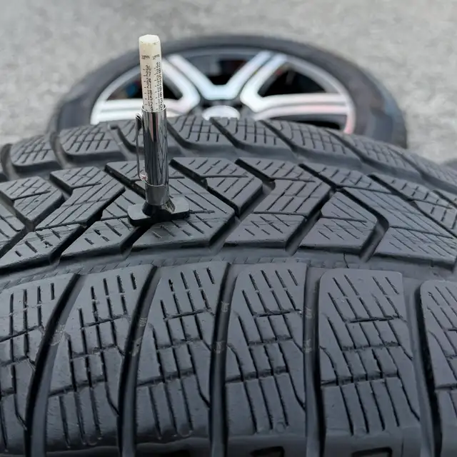 Mercedes GLC 300 19 Inch *OEM* Wheels & Snow Tires in Tires & Rims in City of Toronto - Image 8