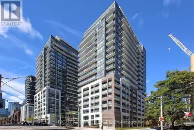 Welcome to Axiom Condos at 460 Adelaide St E. This bright and functional 1-bedroom plus large den su...