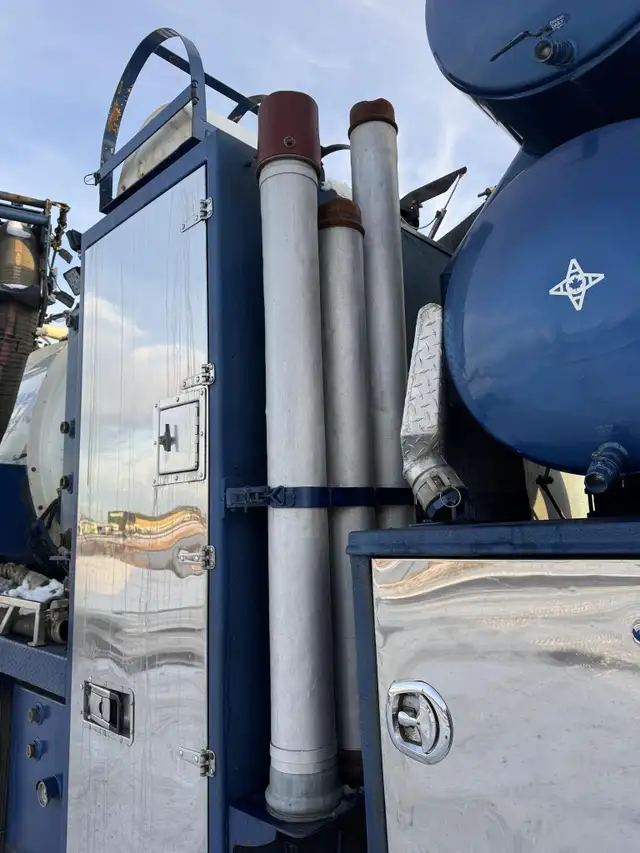 2012 KENWORTH T800 in Heavy Trucks in Saskatoon - Image 58