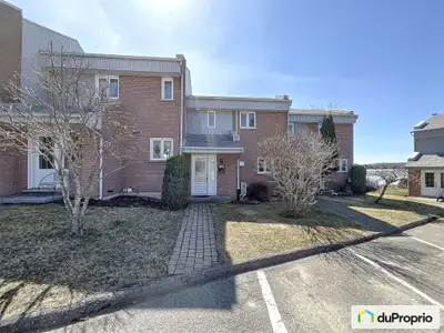 À VENDRE SUR LE BORD DU LAC Maison de ville avec un garage neuf de 18'x24' (pas inclus dans l'évalua...