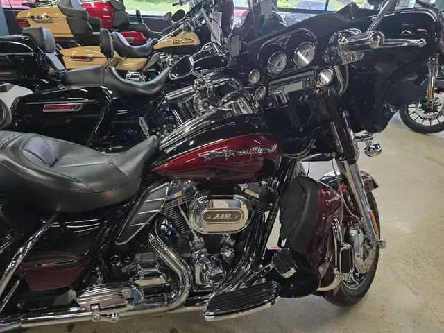 2011 Harley-Davidson CVO Ultra Classic Electra Glide in Street, Cruisers & Choppers in Markham / York Region - Image 8