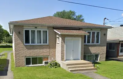 668 Lalonde Street, Lower unit.