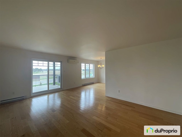 $385,000 - Condominium for sale in Vaudreuil-Sur-Le-Lac — photo 2