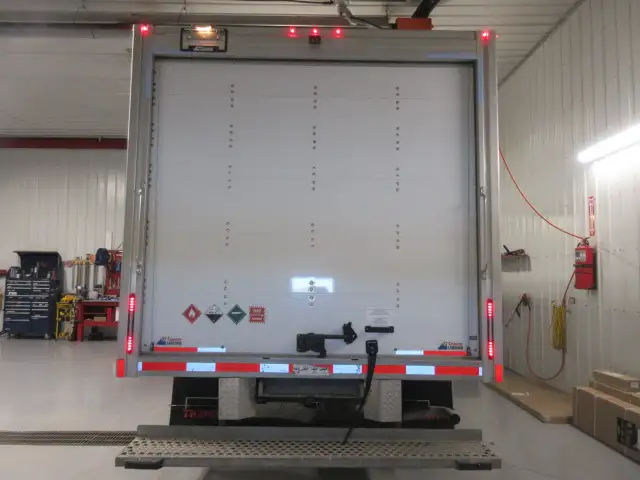 2023 Chev Express Cube Van600959099832913927