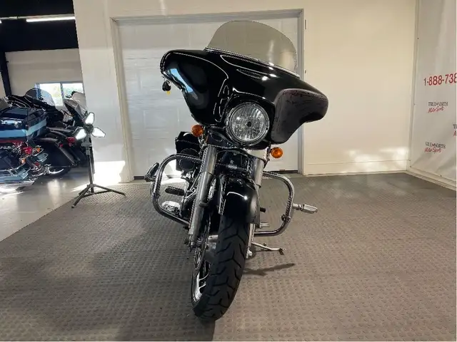 2009 Harley-Davidson Street Glide CANADIAN HARLEY/LOW KM/SERVICE in Sport Touring in North Bay - Image 6