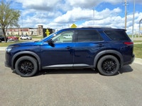 NEW TO CANADA? WE HAVE AN APPROVAL WAITING FOR YOU! The 2022 Nissan Pathfinder SL is a refined and c... (image 3)