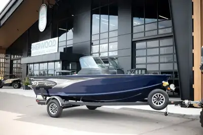 Includes Yamaha 115hp Vmax Engine & Trailer. Factory Options: Hydraulic Steering Battery Charger Moo...