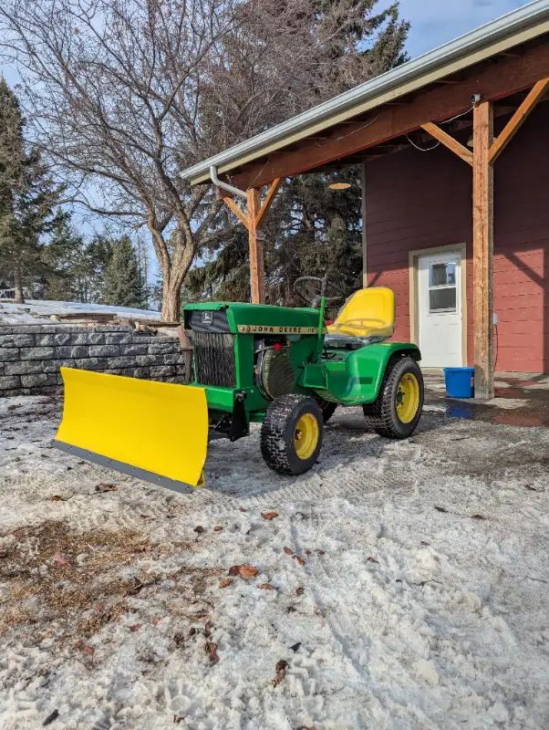 RECUCED: John Deere 112 with Front blade in Lawnmowers & Leaf Blowers in Red Deer - Image 2