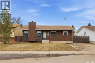 Great opportunity in Parkridge! This 1,079 sq. ft. bungalow offers 4 bedrooms and 3 bathrooms, with...