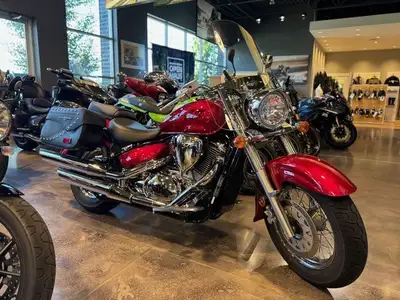 SAVE THOUSANDS OVER NEW on this 2024 Suzuki C50 featuring saddlebags and a touring windshield in exc...