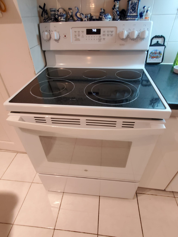 Electrical stove GE dans Cuisinières, fours et fourneaux  à Lanaudière