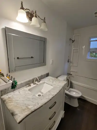 Key Features Full kitchen, bathroom, laundry unit, bright main level with spacious living and dining...