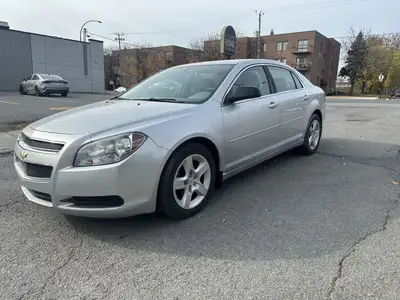 Engine: Moteur à 4 cylindres 2.4L/147CI L/100Km City: 9.5 L/100Km Hwy: 6.5