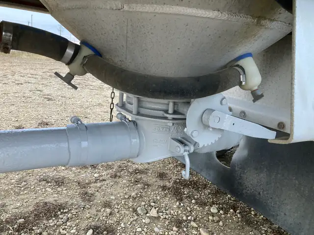 2011 MAC 1480 Cubic Ft Dry Bulk / Pneumatic Tank Trailer in Heavy Equipment in Delta/Surrey/Langley - Image 20