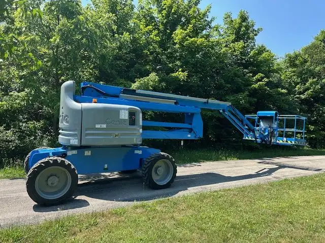 2014 Genie Z60 Diesel Articulating Boom Fully Serviced in Heavy Equipment in Hamilton - Image 9