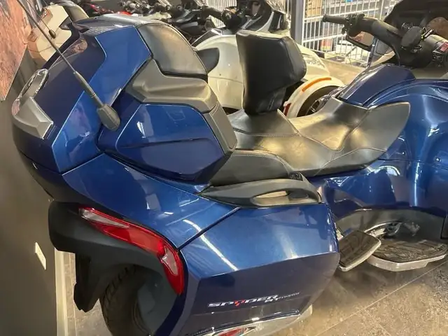 2016 Can-Am SPYDER RT LTD (SE6) BLEU ORB in Sport Touring in Lanaudière - Image 6