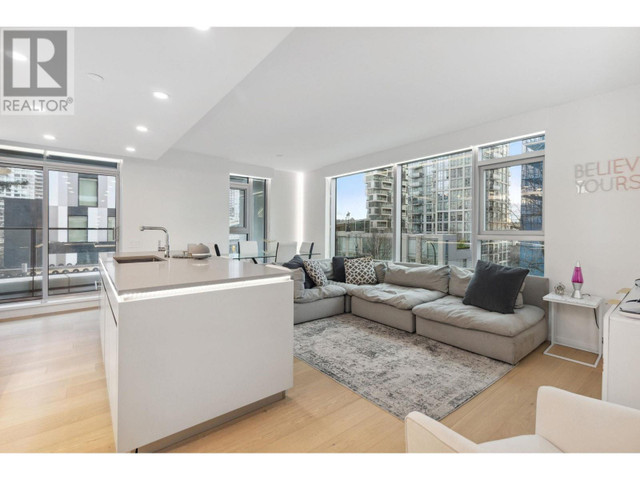 301 889 PACIFIC STREET Vancouver, British Columbia in Condos for Sale in Vancouver - Image 2