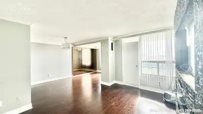 MODERN 2+DEN CONDO WITH STUNNING CITY AND CONSERVATION VIEWS