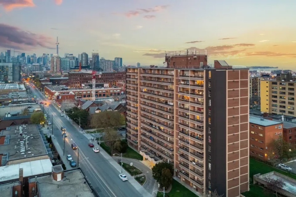 Junior 1 Bedroom Apartment for Rent - 1251 King Street West 2