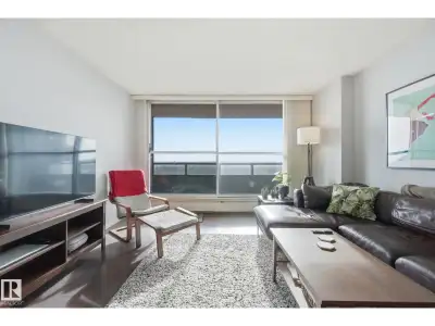 Spectacular south-facing views of Edmonton from this beautifully maintained 1-bedroom condo in prest...
