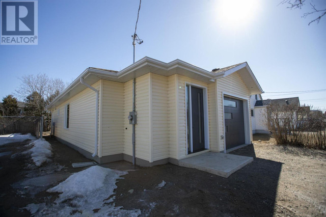 375 High ST N Thunder Bay, Ontario in Houses for Sale in Thunder Bay - Image 2