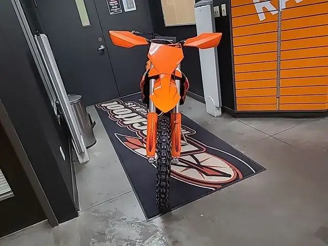 2025 KTM XC 250 F in Dirt Bikes & Motocross in Calgary - Image 8