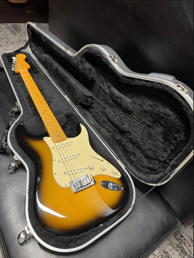 Fender Stratocaster Deluxe USA 2005 in Guitars in Mississauga / Peel Region - Image 8