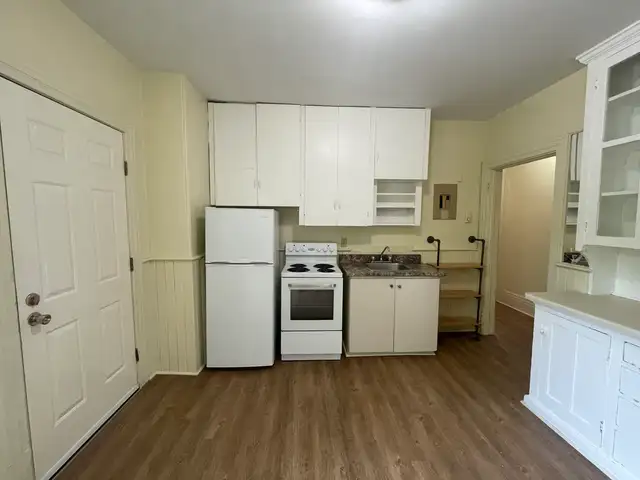 2 bed apt close to groceries, restaurants & more- 2-593 Johnson in Long Term Rentals in Kingston - Image 5