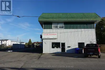 Total of 6221.64 sqft Zoned light industrial. Fenced area. This open concept property is available....