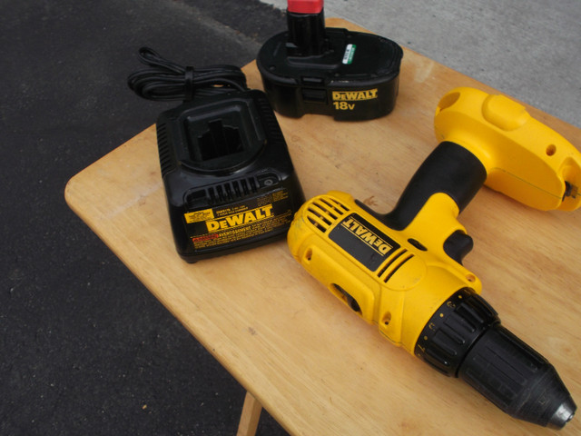 LOT OF DEWALT  TOOLS AND PRODUCTS in Power Tools in Belleville - Image 4