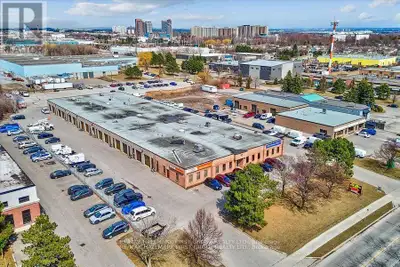 Clean industrial condo in the "Atrium" near Harwood. Roll up truck door. Square footage estimated at...