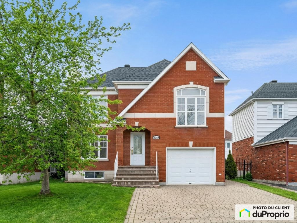 $920,000 - 2 Storey for sale in Longueuil (St-Hubert) — photo 1