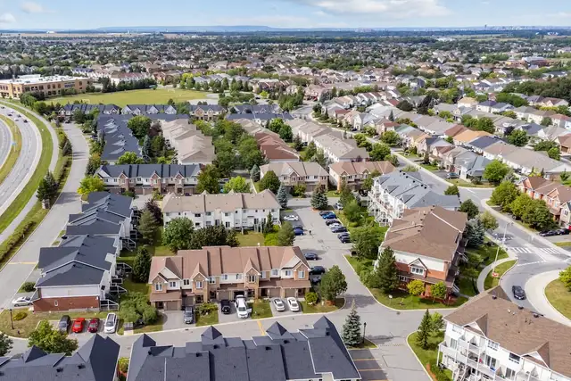 Timberline Townhomes - Townhouse (3 bedroom) available at 8 Timb in Long Term Rentals in Ottawa - Image 5
