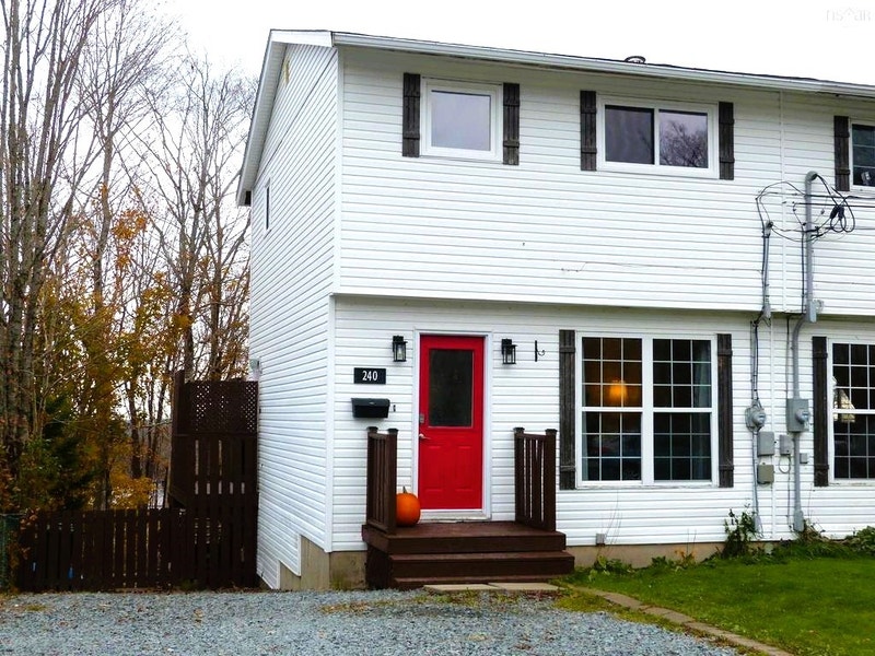 23110 Great location, 3 bedroom in Lower Sackville Long Term Rentals