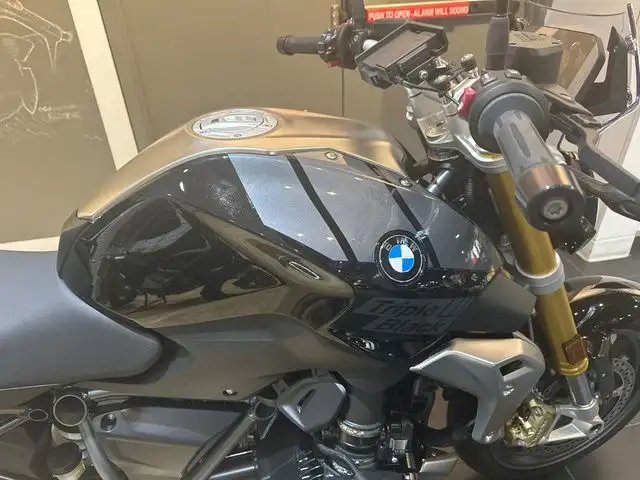 2023 BMW R 1250 R Triple Black 1250 RS Black Storm Metallic in Sport Touring in Calgary - Image 5