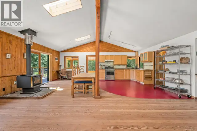 9900 Greenhill Rd Denman Island, British Columbia in Houses for Sale in Comox / Courtenay / Cumberland - Image 6