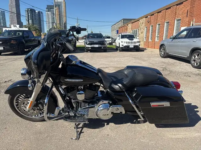 2011 Harley-Davidson Street Glide ~ ELECTRA GLIDE LTD ~ 103CI ~  in Sport Touring in City of Toronto - Image 3