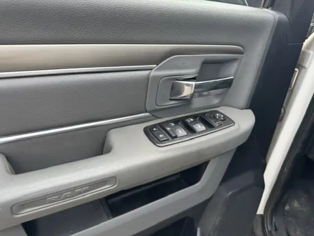 2013 Ram 5500 SLT 4WD 6.7L CUMMINS DIESEL-12' FLAT DECK-CREW CAB in Cars & Trucks in City of Toronto - Image 13