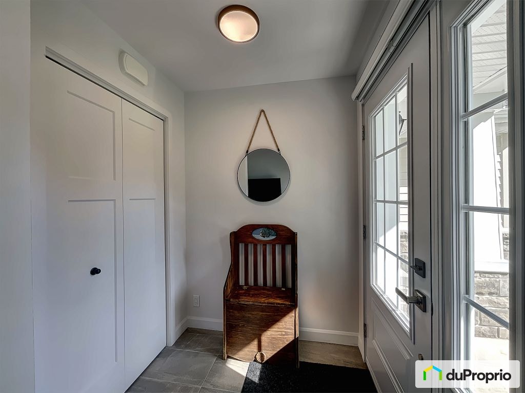 $690,000 - 2 Storey for sale in Brownsburg-Chatham — photo 2