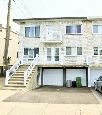 5 1/2 For Rent / A Louer - Lasalle WITH PARKING $1900