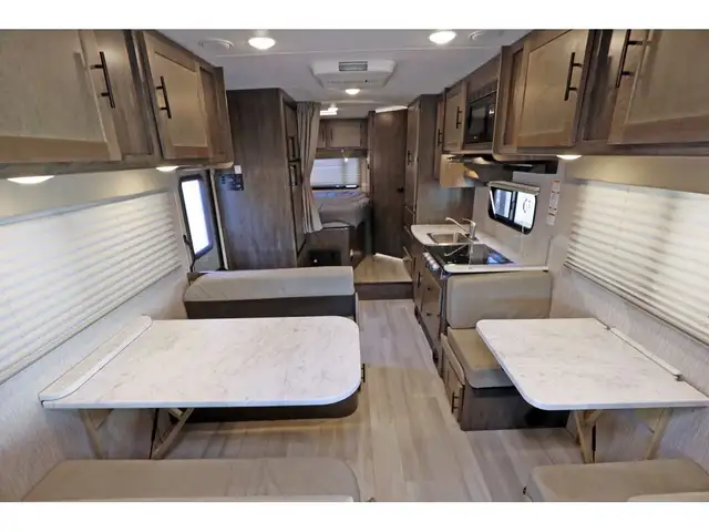 2022 Coachmen Leprechaun 230CB Classe C Compact + 6 Pneus neuf in RVs & Motorhomes in Laval / North Shore - Image 5