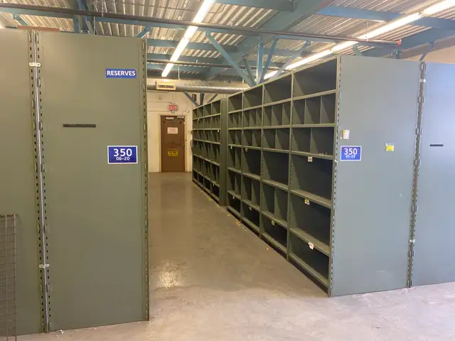 Used industrial shelving - strong steel warehouse shelving in Other Business & Industrial in Guelph - Image 9