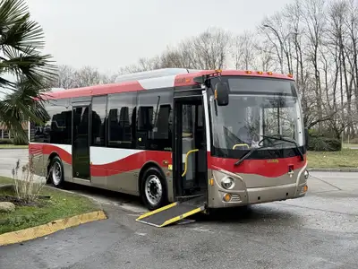 2016 Grande West Vicinity Air Brakes Cummins 24 Passenger Including Driver Wheelchair Ramp Kneeling...