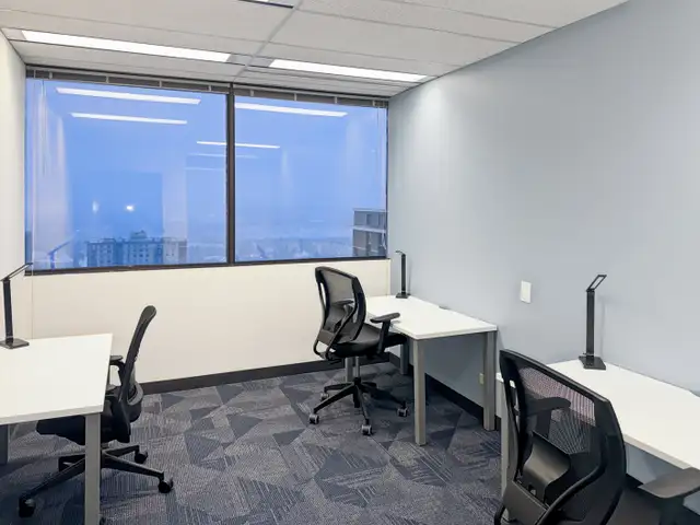 Office space for rent for 2 persons in 98 Avenue Edmonton in Commercial & Office Space for Rent in Edmonton - Image 15