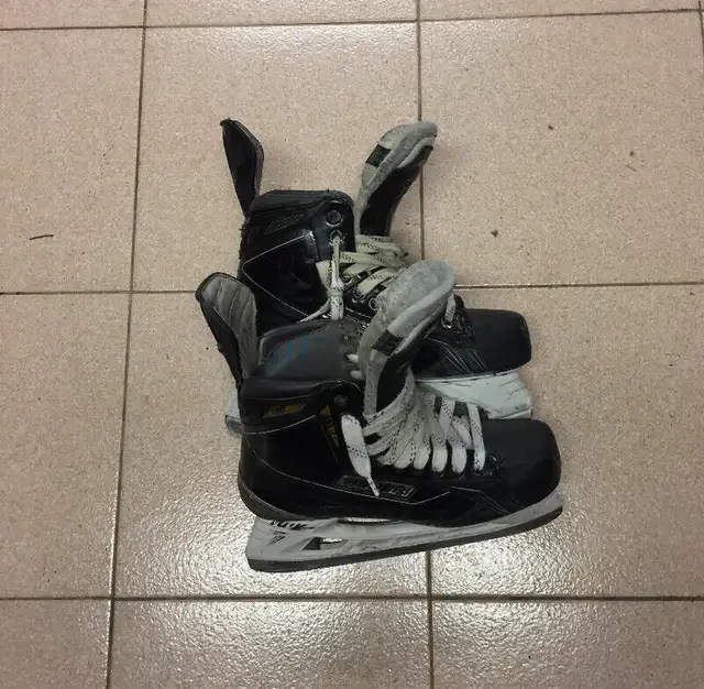 Bauer , MX3, X900 skates - hockey equip set & glove in Hockey in City of Toronto - Image 3