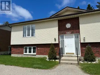 Welcome to this bright and spacious 2-bedroom, 1-bath apartment located in a well-maintained 4-plex...