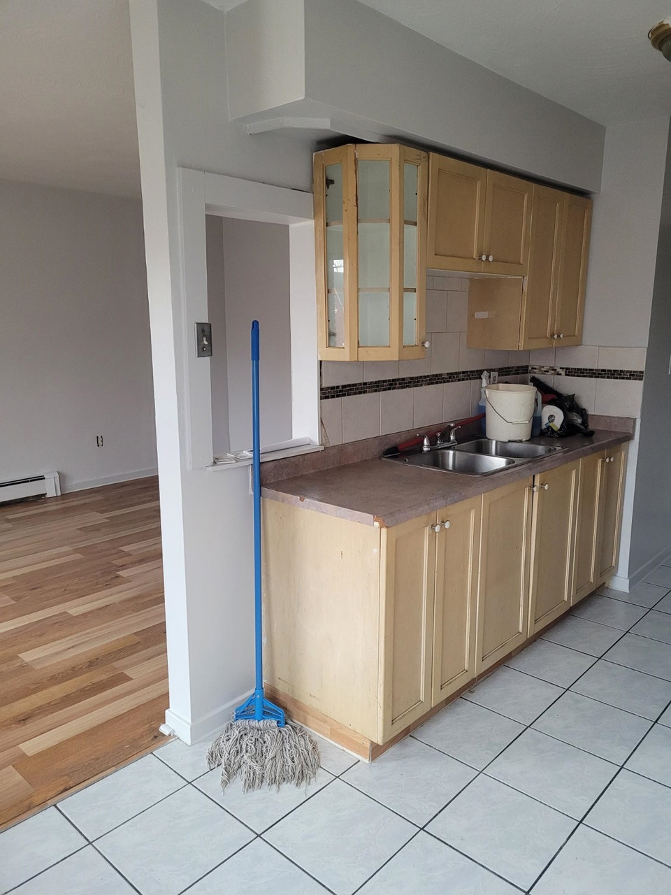 2-1 Bedroom units available at 93 Emerald S.$1,425.00 + Hydro 3
