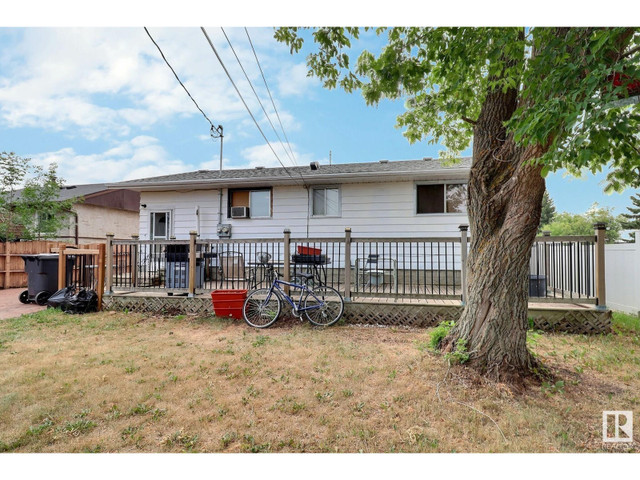 4818 54 AV Elk Point, Alberta in Houses for Sale in Strathcona County - Image 2