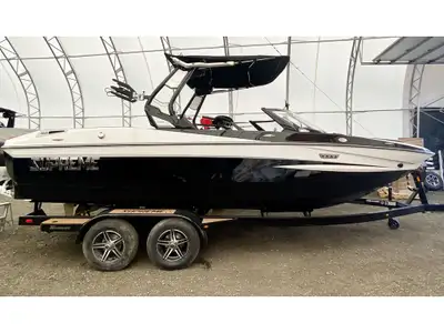 Supreme S220 2023 Longeur / Length : 22' Largeur / Beam : 102'' Moteur / Engine : GM Marine 6.0L Heu...